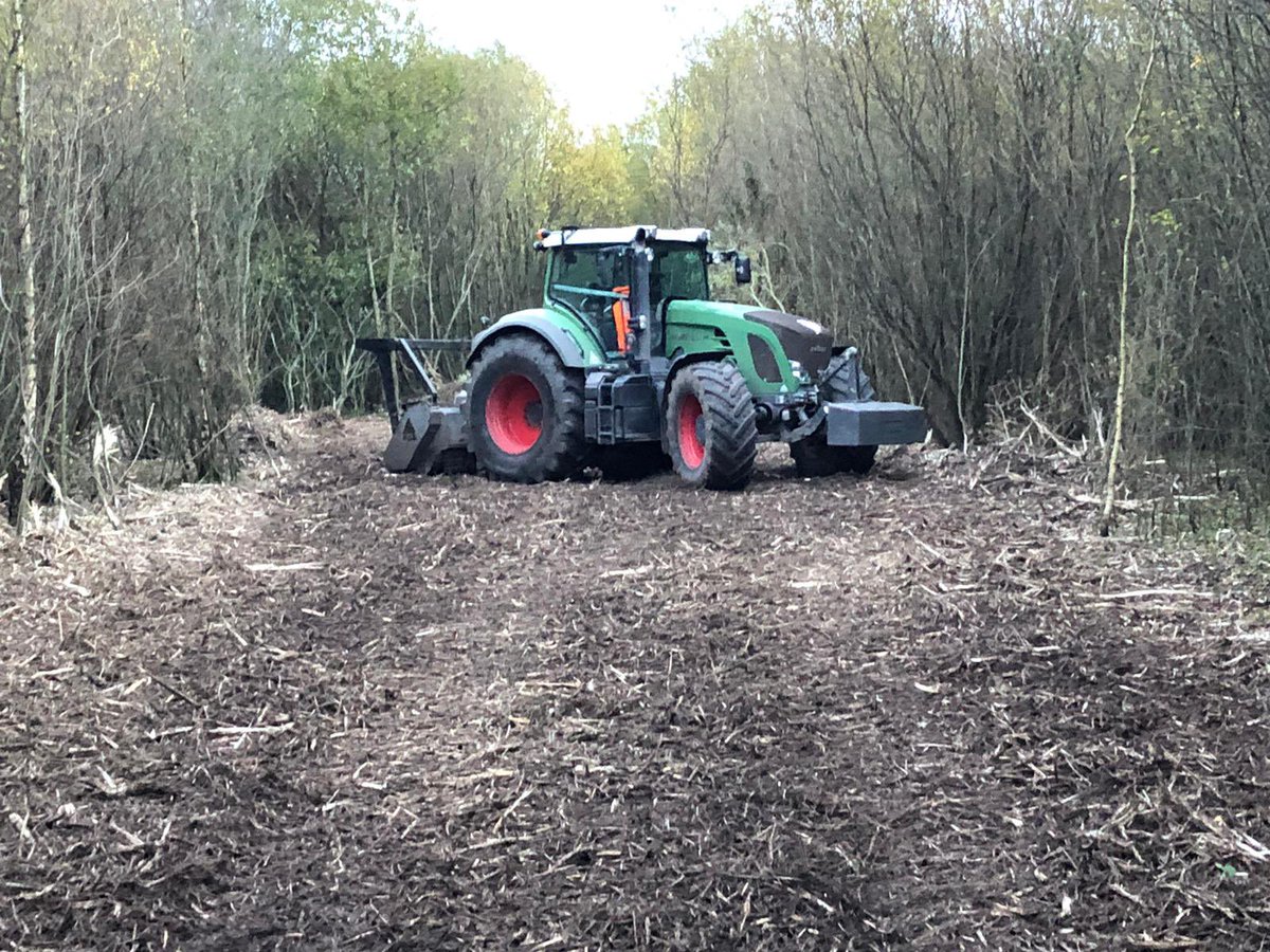 Fendt 930 on our fae mulcher clearing scrub on a project near Liverpool #landclearance #fendt930 #faemulcher