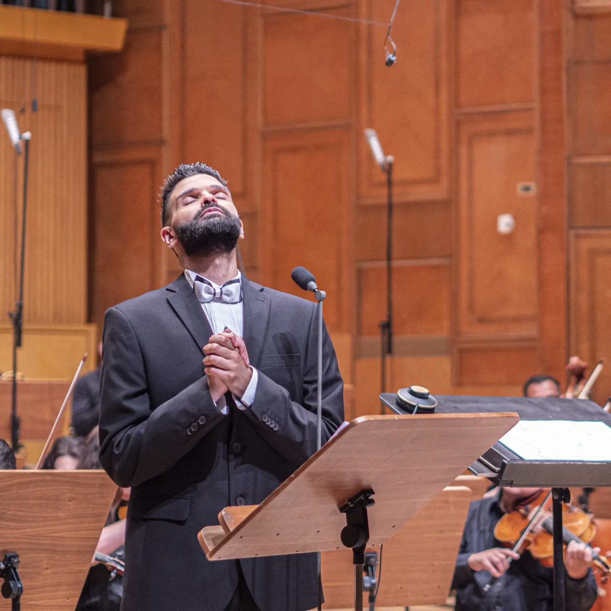 mike_massy's tweet image. شوية صور مع الأوركسترا الفيلهارومنكية الرومانية 💙
بتمنالكن نهاية عطلة أسبوع سعيدة 🌞

Some behind the scenes photos with the Bucharest Radio Philharmonic Orchestra!💙

Wishing you a beautiful weekend 🌞
#مايك_ماسي
#MikeMassy