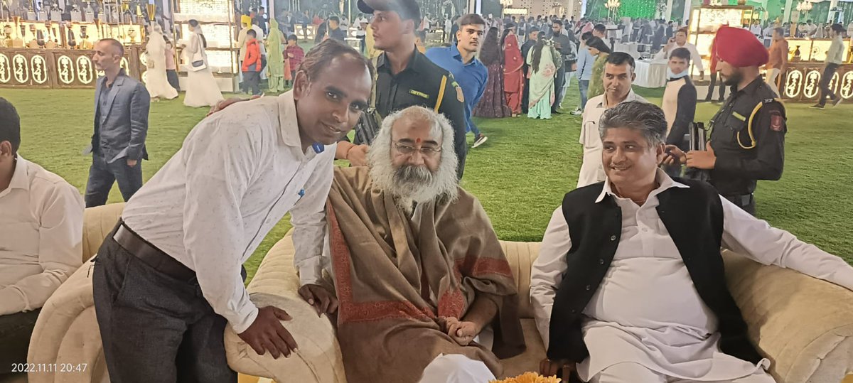 MEHABOOBMOHAMM6's tweet photo. 🌺आदरणीय @AcharyaPramodk जी कल  आपसे मिलकर बड़ी खुशी हुई,  राजस्थान के #संविदा  पैराटीचर उम्मीद करते हैं कि हमारे हालातों से श्रीमती@priyankagandhi जी को अविलंब अवगत करवाओगे,
 जिससे राजस्थान में शोषित संविदा कर्मियों के साथ न्याय हो सके,
@ShayarImran 
@SachinPilot 
@aliwajib https://t.co/pDPw35oroC