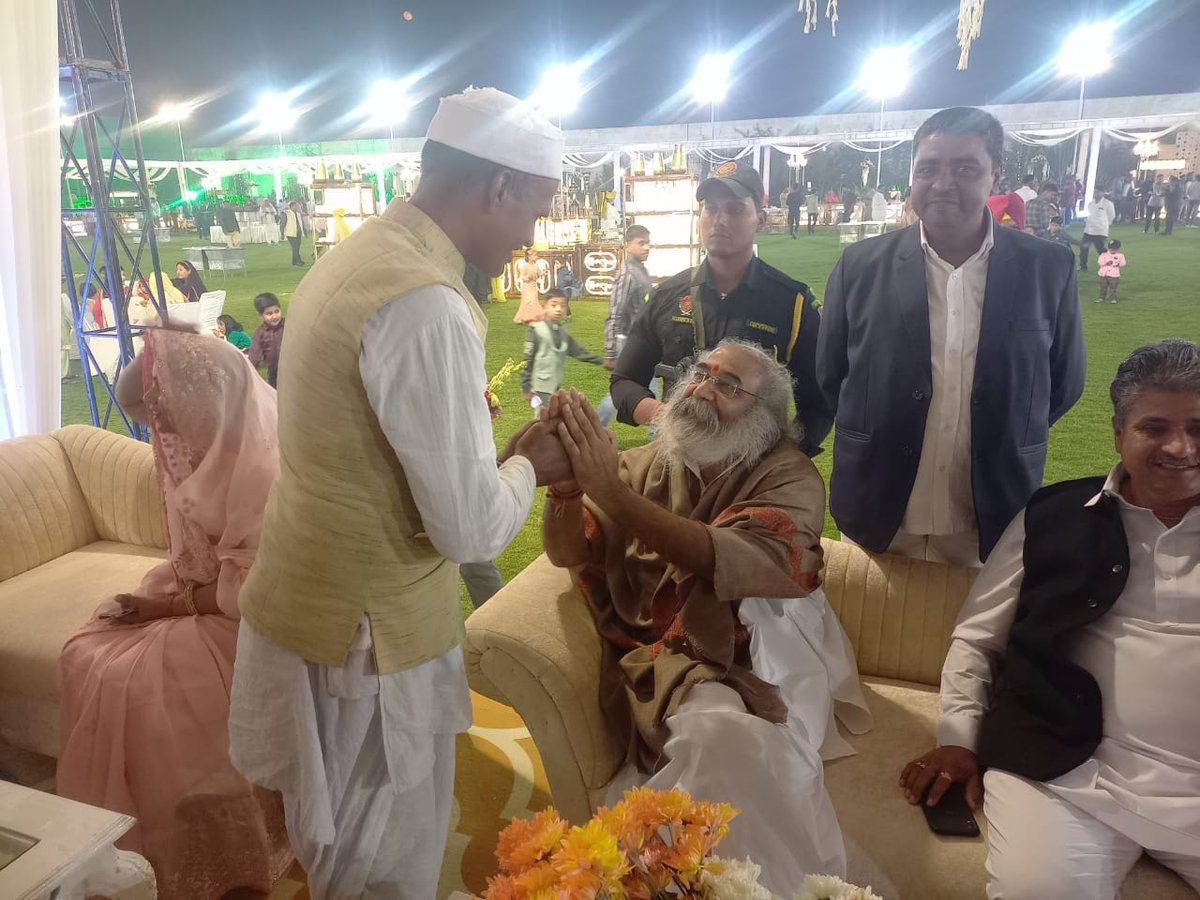 MEHABOOBMOHAMM6's tweet photo. 🌺आदरणीय @AcharyaPramodk जी कल  आपसे मिलकर बड़ी खुशी हुई,  राजस्थान के #संविदा  पैराटीचर उम्मीद करते हैं कि हमारे हालातों से श्रीमती@priyankagandhi जी को अविलंब अवगत करवाओगे,
 जिससे राजस्थान में शोषित संविदा कर्मियों के साथ न्याय हो सके,
@ShayarImran 
@SachinPilot 
@aliwajib https://t.co/pDPw35oroC
