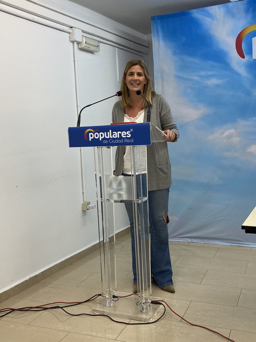 M_A_Valverde's tweet photo. 👉🏻Nuevo proyecto de @PPopularAlmagro que presidirá Marta Rivero. Alternativa sería para recuperar el gobierno de este minicipio. 
👉🏻Gracias a David Fúnez por sus 6 años de trabajo.
👉🏻@PPCiudadReal1 ayer en el congreso que clausuró nuestra secretaria regional @PP_CLM @carolagudo. https://t.co/gCDOQJFngH