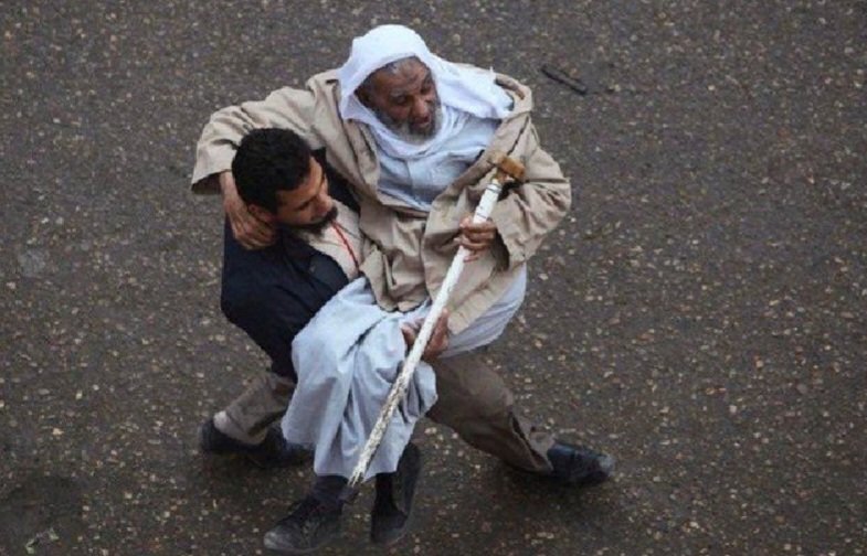 ڕۆژگارێکە ،
خانووەکانمان گەورەتر کرد ، بەڵام خێزانەکانمان بچوک کردەوە ،
زانستی پزیشکی پێشکەوت بەڵام زۆربەمان نەخۆشین ،
ماڵمان لەئاڵتونە بەڵام دڵمان وەک بەردە .