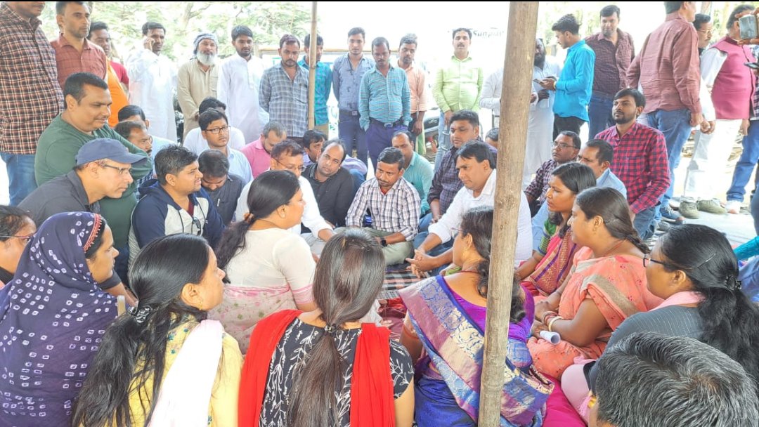 माननीय विधायक, महागामा, श्रीमती दीपिका पांडे के द्वारा आज दिनांक 12/11/2022 को धरना स्थल पर पहुंच कर जनसेवकों की मांगों को सुना गया एवं सकारात्मक रुख अपनाते हुए सेवा संपुष्टि करवाने के लिए अपनी तरफ से पहल करने का आश्वासन दिया गया। 🙏