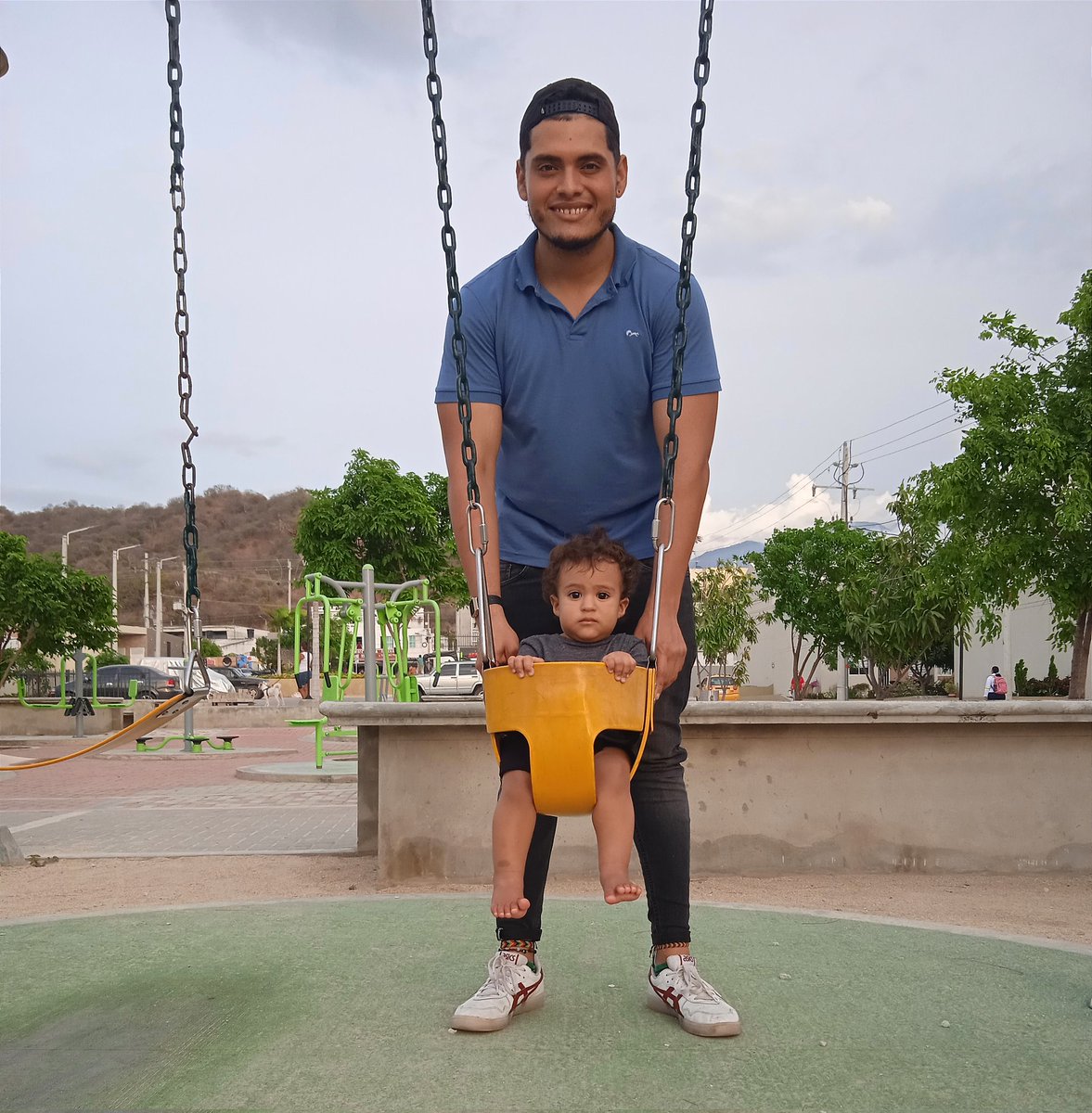 Jlvarez3's tweet photo. @Danielaax19 Mi hijo y yo https://t.co/zElaHZ2pUk