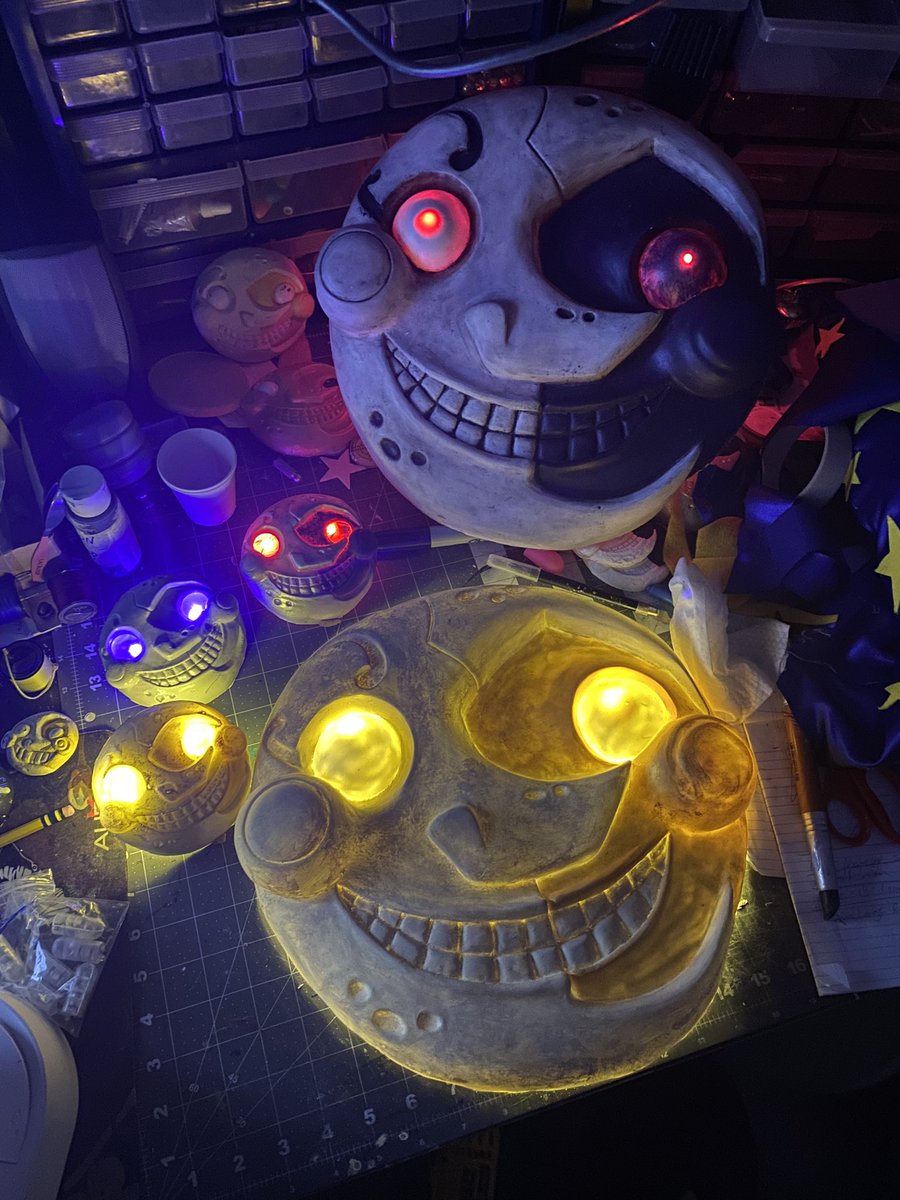 CatspawCreates's tweet photo. Had a bit of fun lighting up the nighty night! #moondrop #Moondropfnaf #securitybreach #lightson #havingtoomuchfun #sundrop #sundropfnaf #daycareattendant https://t.co/Pixb6kQpBU