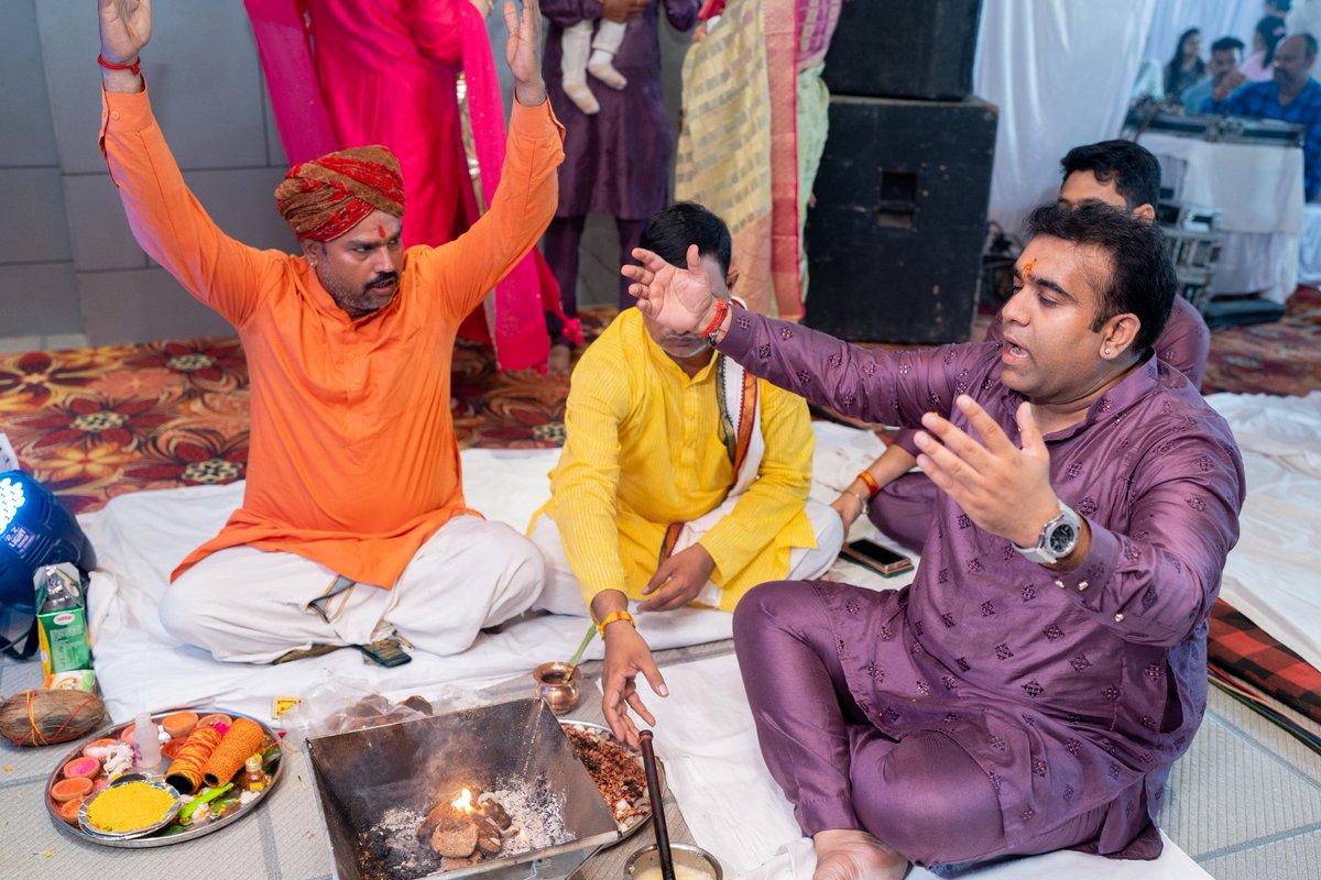 sankhala_darsh's tweet image. गृह प्रवेश में आयोजित भजन संध्या के कुछ दृश्य।।
#Darshan #darshansankhala #home #raamapeer