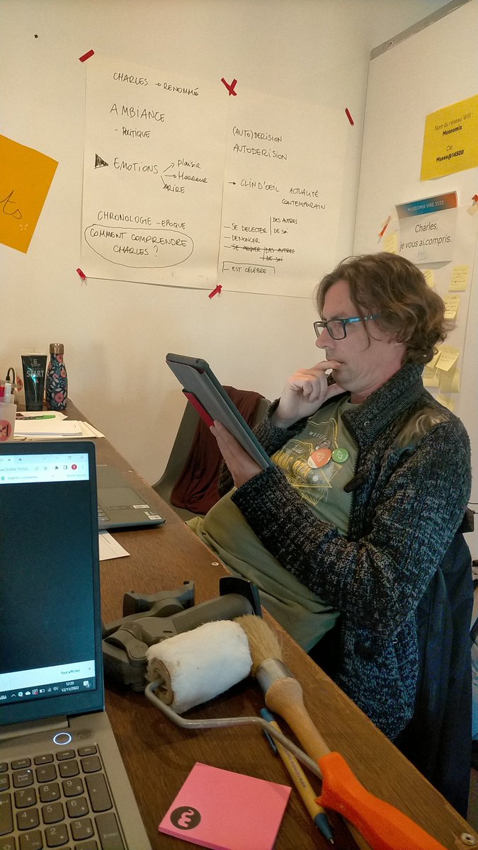 Notre codeur est en pleine réflexion action. Avec qu'une heure de retard sur le planning !
Normal pour un codeur 
<a href="/MuseomixNdie/">Museomix Normandie</a> <a href="/MuseedeVire/">Musée de Vire</a> 
#Museomix #MuseomixNdie