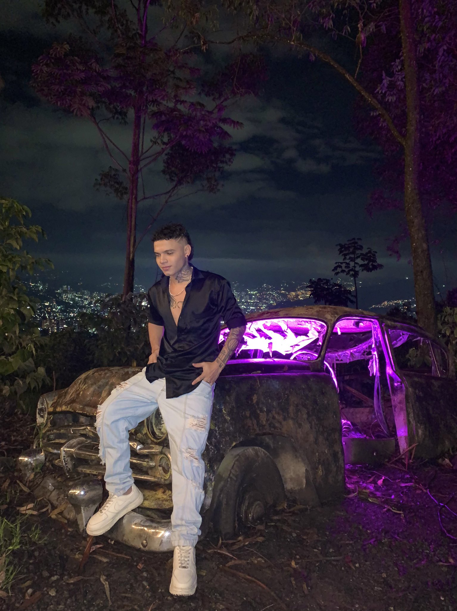 TW Pornstars 1 pic. Krlos Torres🇨🇴. Twitter. El bosque era rosado💗