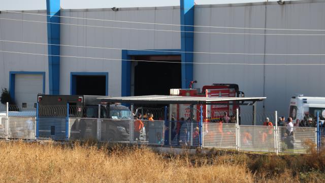 Diyarbakır OSB'de bir fabrikada patlama: 1 ölü, 3 yaralı

Diyarbakır Organize Sanayi Bölgesi'nde, bir alüminyum fabrikasında patlama meydana geldi.

Meydana gelen patlamada 1 kişi öldü, 3 kişi yaralandı.

Olayla ilgili soruşturma başlatıldı.