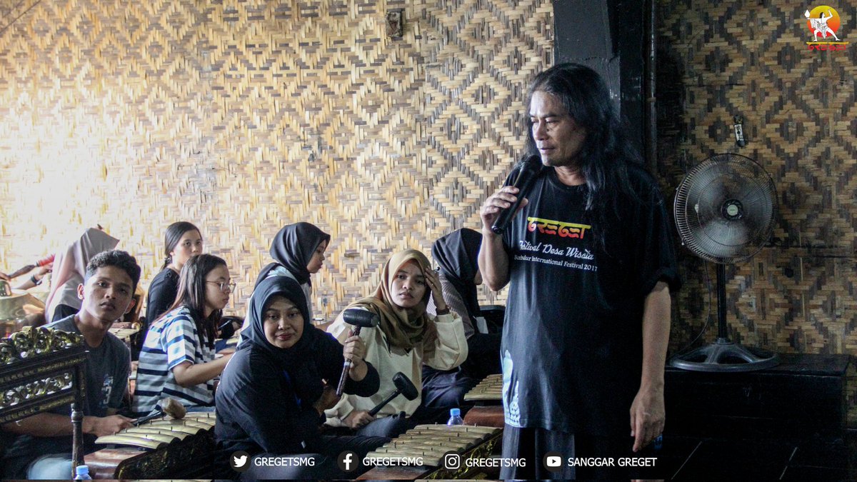 gregetsmg's tweet photo. Kunjungan Universitas PGRI Semarang dalam rangka pelaksanaan kegiatan Kebhinekaan Modul Nusantara Program Pertukaran Mahasiswa

Dan materi yang terakhir diajarkan yaitu menabuh gamelan✨sampai bertemu kembali dilain waktu☺️

Sabtu, 12 November 2022

#gregetsmg #sanggartarigreget https://t.co/CKSw1UsGy8