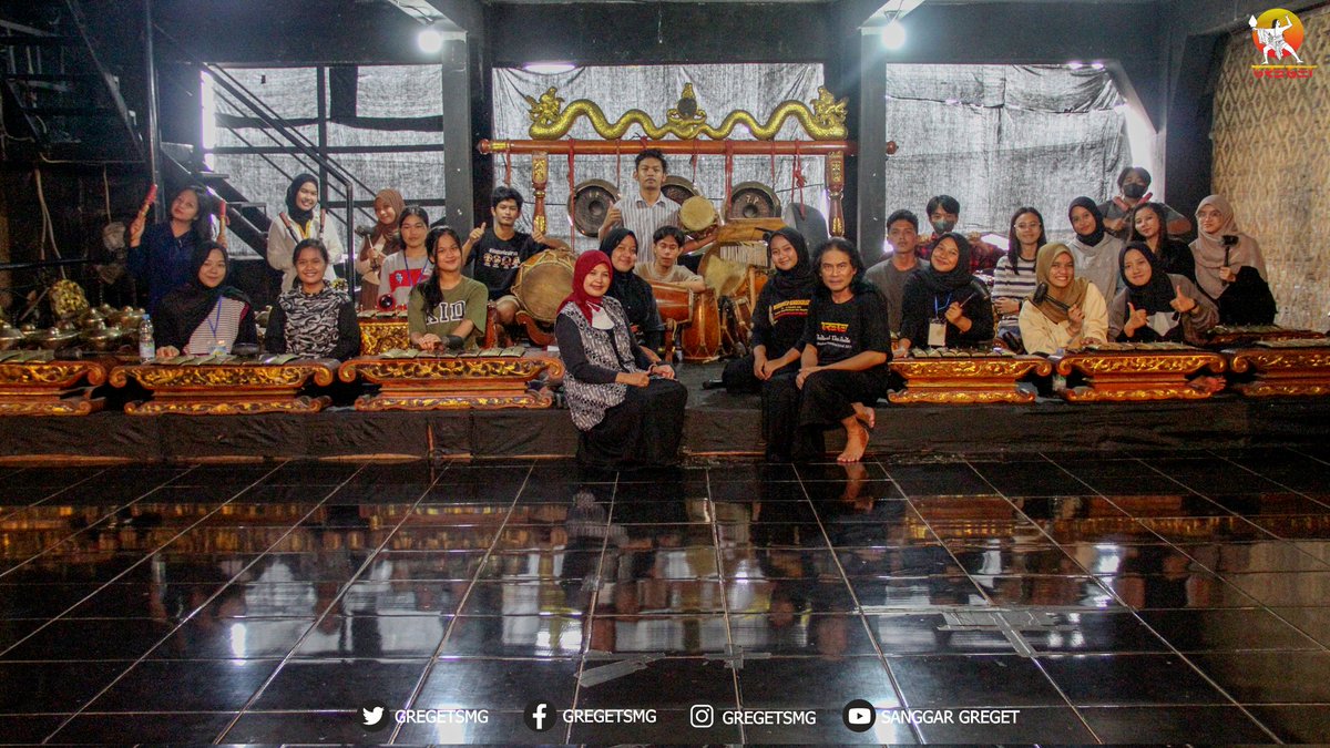 gregetsmg's tweet photo. Kunjungan Universitas PGRI Semarang dalam rangka pelaksanaan kegiatan Kebhinekaan Modul Nusantara Program Pertukaran Mahasiswa

Dan materi yang terakhir diajarkan yaitu menabuh gamelan✨sampai bertemu kembali dilain waktu☺️

Sabtu, 12 November 2022

#gregetsmg #sanggartarigreget https://t.co/CKSw1UsGy8