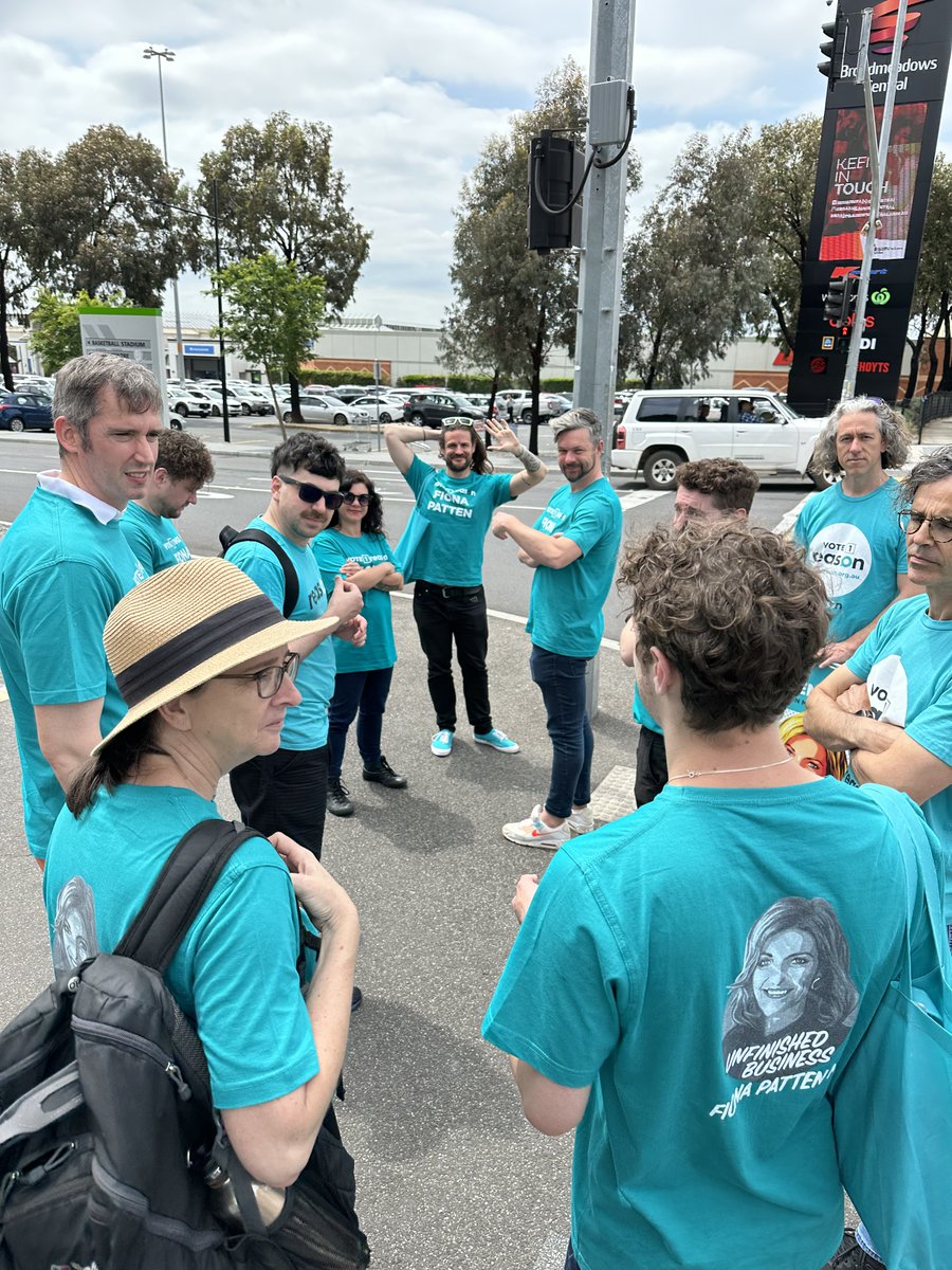 FionaHPatten's tweet photo. Our volunteers had an absolute blast talking to voters in Craigieburn & Broadmeadows today for our last day of field activities. Exactly two weeks to go, let's do this! #VoteReason #VicVotes https://t.co/peTjZxb7oA