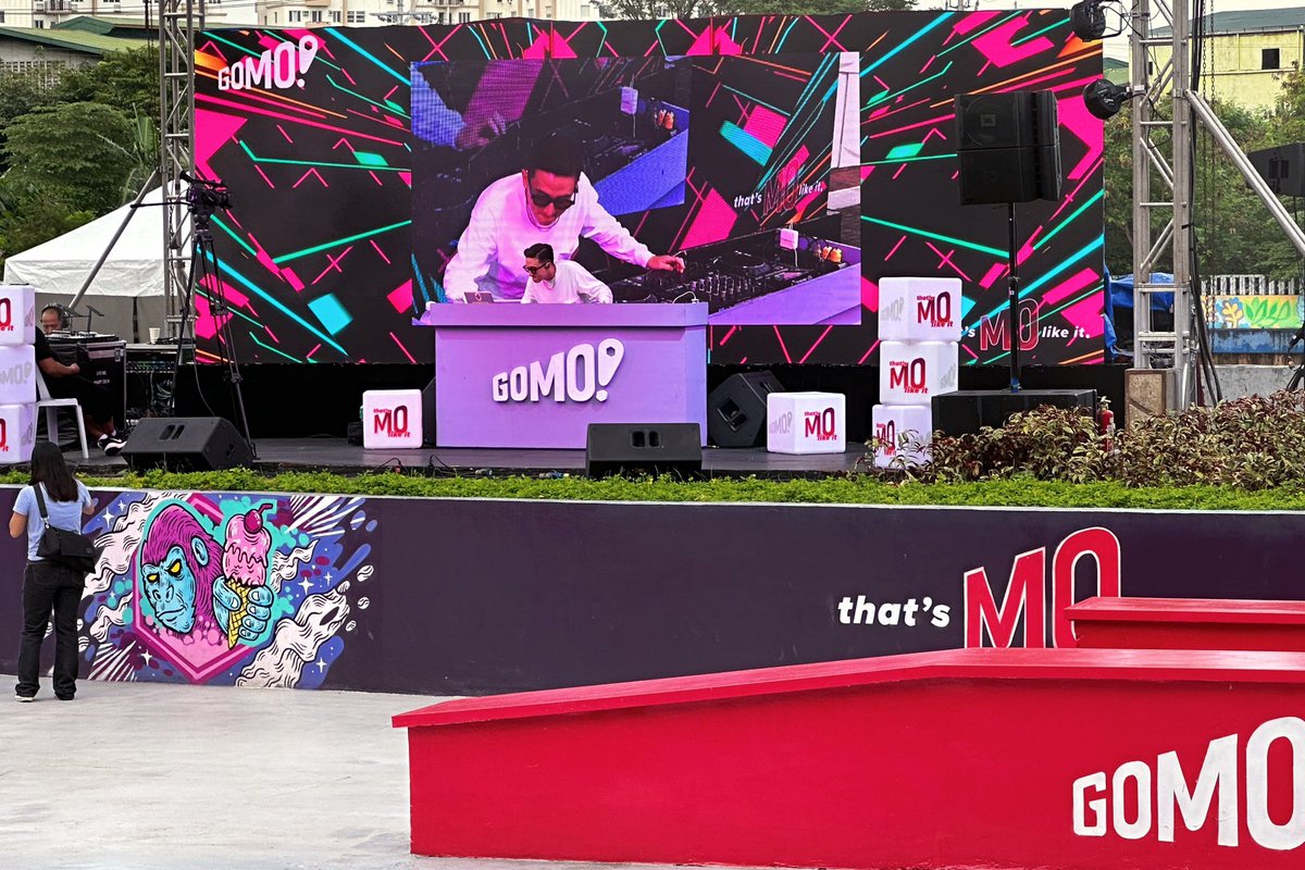 gomo_ph's tweet photo. Rock our world, DJ Tolo Marvelous! 🎛️📀 We're so ready to party here at the GOMO Skate Park @_CircuitMakati so, you better rush here now, GOMO Fam! 💯 

#ThatsMoLikeIt  #PullOutTheStops https://t.co/IoXDOPj2cv