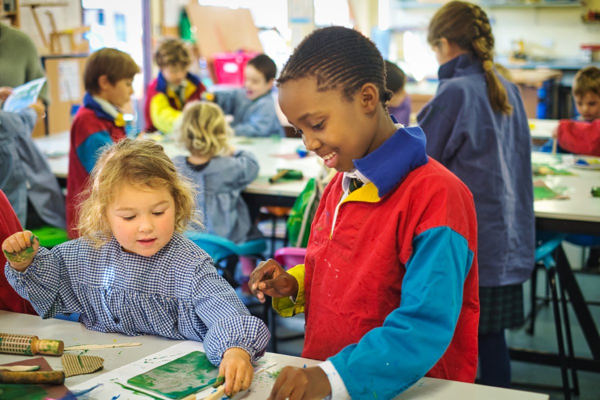 fsmschool's tweet photo. Our Power Up Friday is really proving a huge hit!
Here is a taster of it in action. All children, young and a bit older, had a fabulous time. Year 5 requested to join with Nursery again and become Art mentors.
#Art #FSMCommunity #education #confidence #independentschool https://t.co/dJikhbOrny