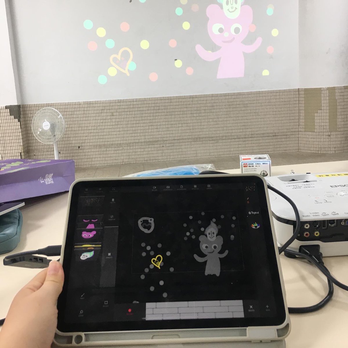 osvirtualart's tweet photo. 感謝如心文化創藝的邀請❤️
明天橘橘即將到內湖的社區藝術節慶活動ART Festival 舉辦數位創作工作坊啦！感謝知心創辦人YoY老師的邀請❤️這次要帶小朋友們一起來玩即興創作的動畫表演喔喔喔！今天彩排一切順利！內湖社區的小朋友們我們明天見喔！

#tagtool @tagtoolcrew https://t.co/w8L5HSmNn2