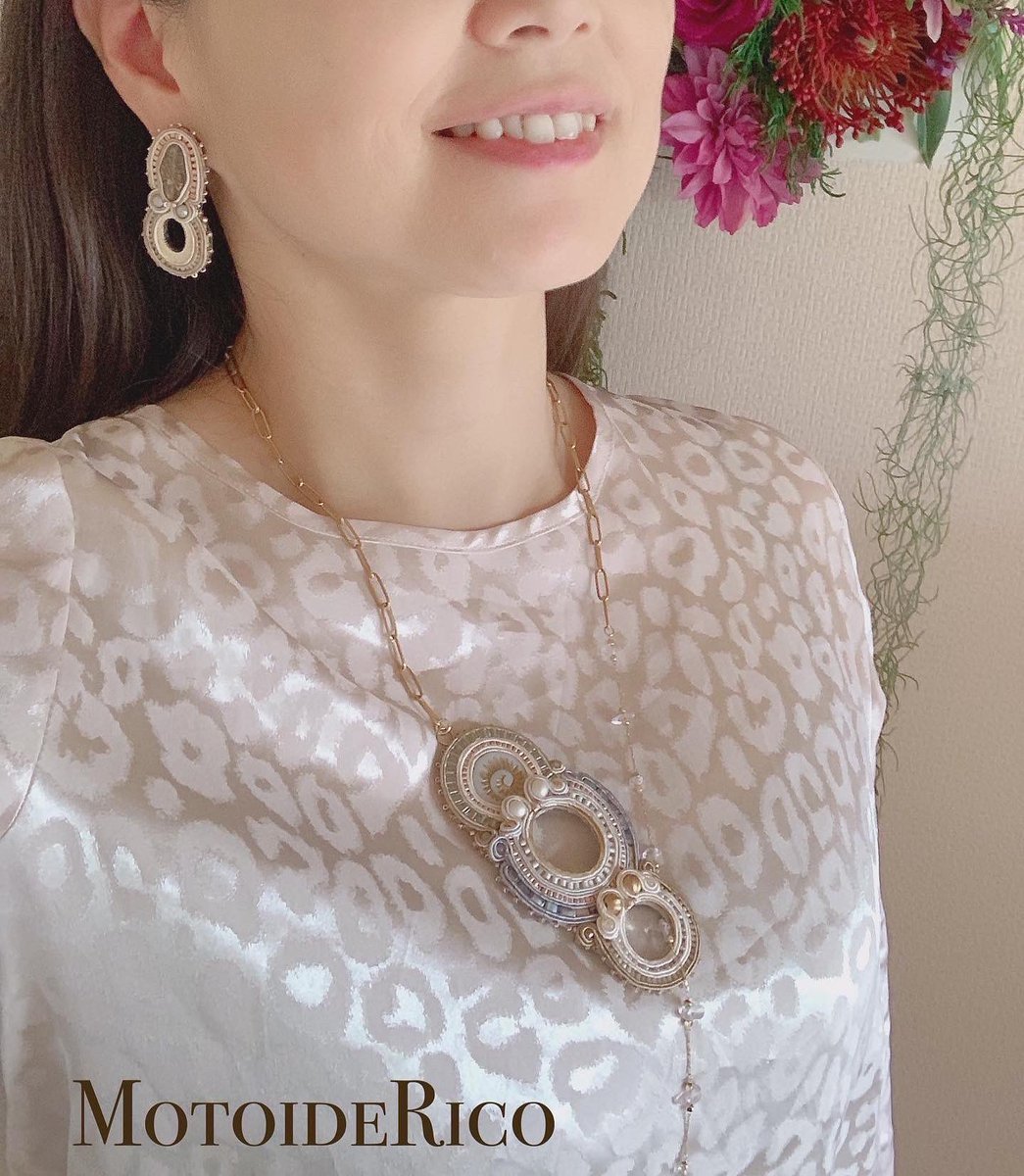 MotoideRico's tweet photo. アレンジ多様なラリエット✨

#white #水星 #1点もの　#クリスマスギフト　#MADEINJAPAN #embroidery 

https://t.co/vvDFWw4tA6 https://t.co/6vji2btRDK