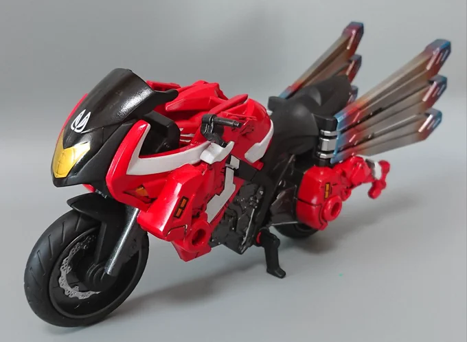 ギーツのバイクを塗装してみた。なかなか様になります。英寿様なだけに。#仮面ライダーギーツ#俺のブーストライカー 