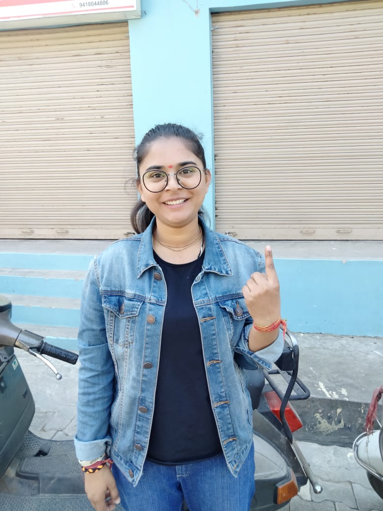 abvphp's tweet image. अभाविप के प्रदेश सह मंत्री नैंसी अटल, अभिषेक कुमार और रितिक पालसरा ने देशहित में अपने मताधिकार का प्रयोग किया, और आपने?

सभी हिमाचल वासियों से अनुरोध है 5 बजे से पहले अपने पोलिंग बूथ पर जाके अपने मताधिकार का प्रयोग करें।

#HPFirstVotingMust
#VoteKaregaHimachal