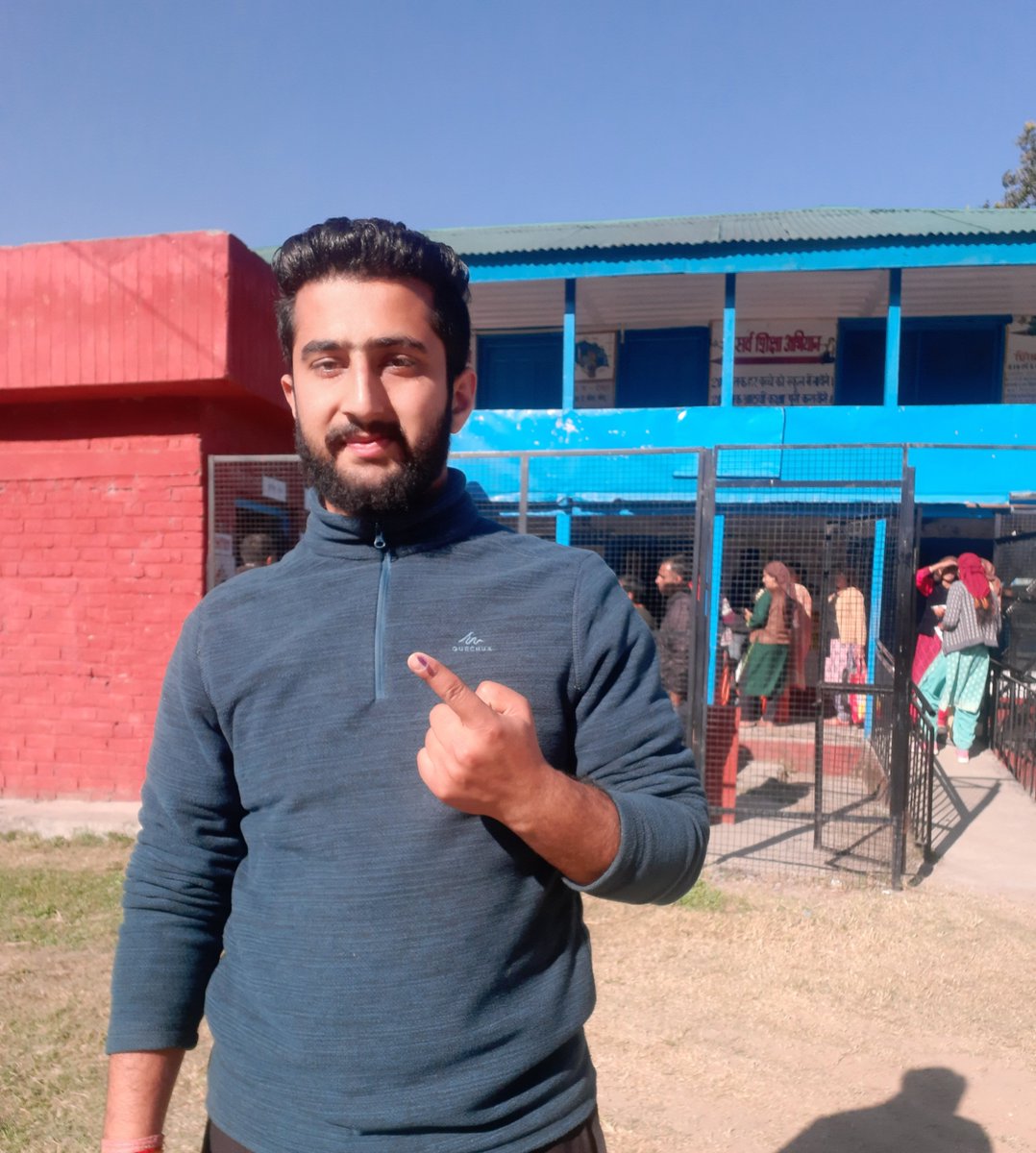 abvphp's tweet image. अभाविप के प्रदेश सह मंत्री नैंसी अटल, अभिषेक कुमार और रितिक पालसरा ने देशहित में अपने मताधिकार का प्रयोग किया, और आपने?

सभी हिमाचल वासियों से अनुरोध है 5 बजे से पहले अपने पोलिंग बूथ पर जाके अपने मताधिकार का प्रयोग करें।

#HPFirstVotingMust
#VoteKaregaHimachal