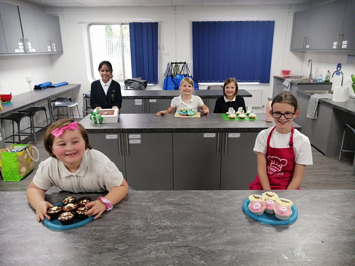 SpringfieldPri2's tweet photo. Our new food technology room was transformed into the Great Springfield Bake Off tent for our live final. It was a fun and flavoursome morning with no soggy bottoms in sight... Results will be announced in Achievement Assembly on Monday! 🥄🎂🍰🥧 #GSBO #springfieldsmiles https://t.co/2ya4wFfLOv