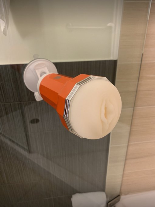 You walk into your shower and see this.... what are you doing next? 👀 https://t.co/7EdaQTz9Wc