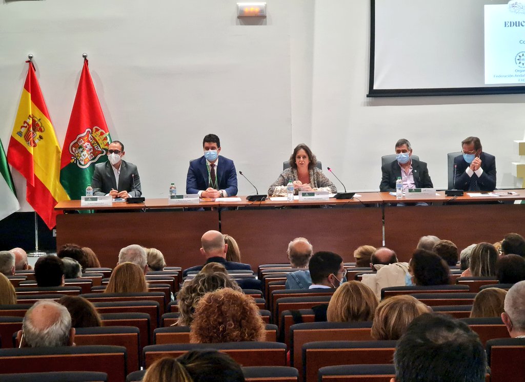 clinicogranada's tweet photo. Comienza el Congreso Andaluz de #diabetes 'Educar para proteger el futuro' en el @clinicogranada con @LinaGarcia_AND inaugurando el evento

➡️ organizado por @FadAndalucia y @AgradiGranada

#prevencion #promoción #Salud #ParticipaciónCiudadana https://t.co/uOfswacFd5
