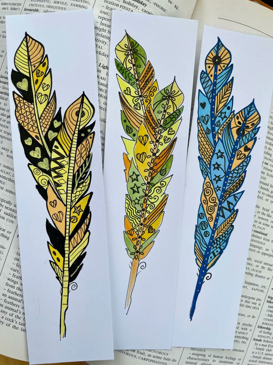 Morning #UKGiftHour #UKGiftAM
I have original art for all budgets on my website including these new hand painted double feather bookmarks ! 🪶🪶👩‍🎨
Each one is unique, or you can order a personalised one 

buff.ly/3B8L1eG

#shopearly #giftideas #shopindie #MHHSBD