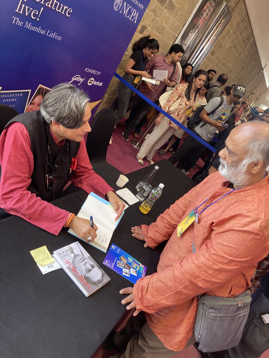 BhartiyaMahesh's tweet image. टाटा लिटरेचर फेस्टीवलमध्ये शशी थरूर यांनी लिहिलेल्या ‘ आंबेडकर  ए लाईफ” पुस्तकावर राघव बहल यांनी विस्फोटक अशी मुलाखत घेतली.थरूर यांनी आंबेडकरांवरील सर्व टीका-टीपनाीना समर्पक ऊत्तरे दिली.मुळातूनतच हे पुस्तक वाचावे .