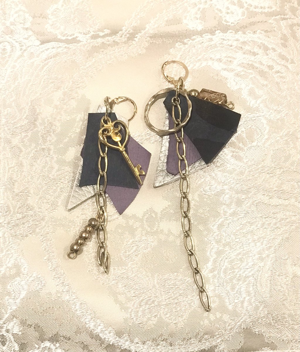 MikapontasMika's tweet photo. ワークショップでピアス作りしてきた☺️
いろいろある素材を自分で組み合わせてデザインして作ってきたよ💎
鍵の🗝チャーム見つけたから飛びついたよね💫
鍵をかけて誓おう💞ピアス
#MessageTo_BEFIRST
#Message
#BEFIRST
#BESTYさんと繋がりたい
#BESTY
#鍵をかけて誓おう https://t.co/XSgwUGCMhR