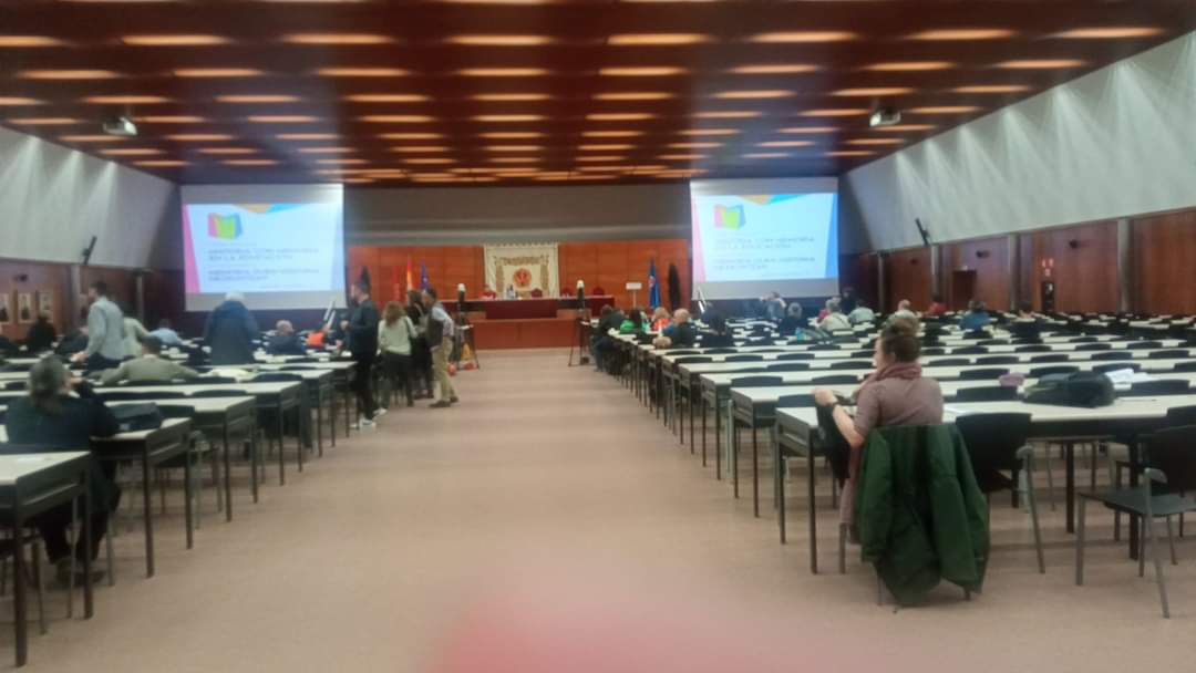 luigizapaa's tweet image. Historia con Memoria en Educación en Pamplona. Perfecta organización e importante puesta en común de experiencias. Presentamos nuestro proyecto Voces  del pasado/Abuelos en las Aulas de diálogo intergeneracional e integración de la Memoria en la Historia