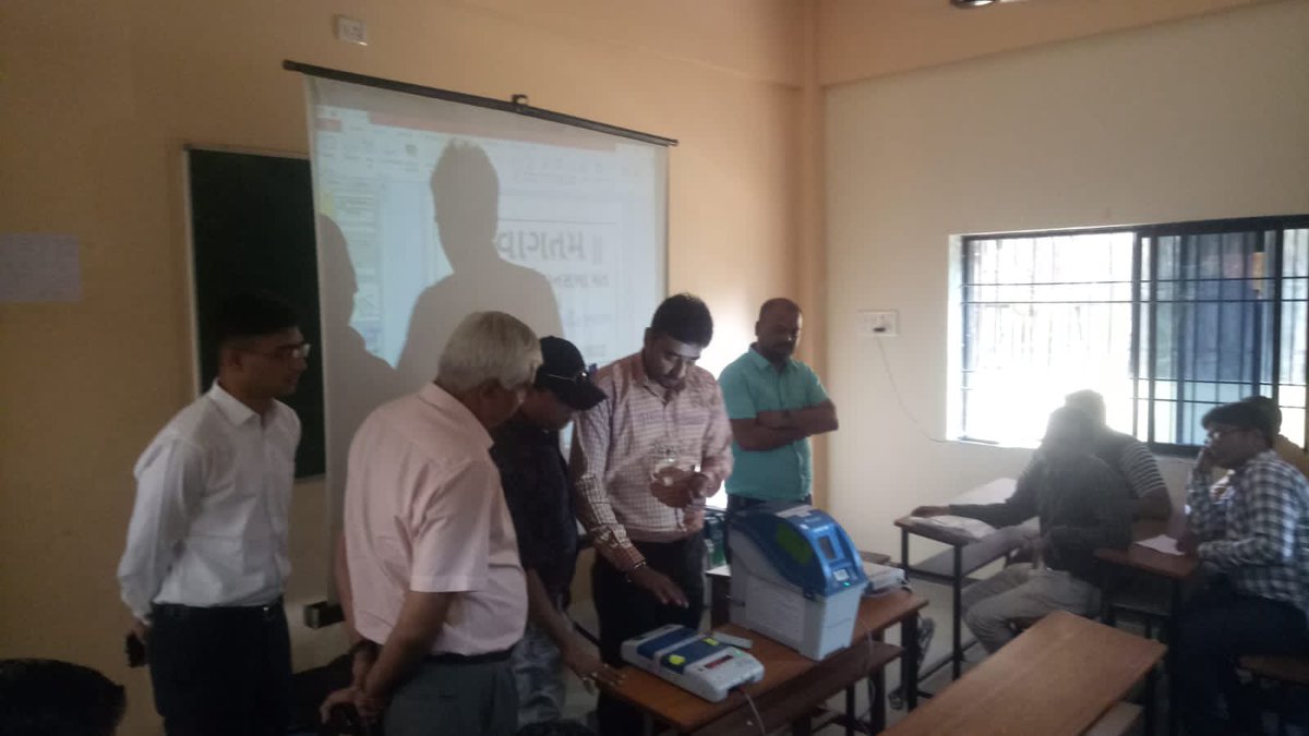 જિલ્લા ચૂંટણી અધિકારી સાહેબ દ્વારા મતદાન મથકના સ્ટાફને ટ્રેનિંગ સેશનની મુલાકાત લેવામાં આવી અને માર્ગદર્શન આપવામાં આવ્યું <a href="/CollectorVad/">Collector & DM Office Vadodara</a> <a href="/mayankpatelGAS1/">MAYANK PATEL</a> <a href="/CEOGujarat/">Chief Electoral Officer, Gujarat</a>