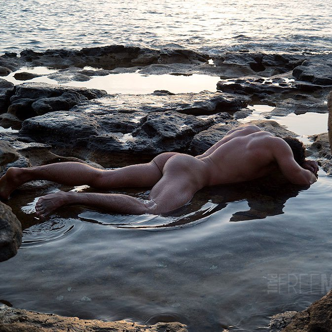 🕊️"Sydney Rock Pools" by Paul Freeman 
Photographs capture a moment that is gone forever, impossible