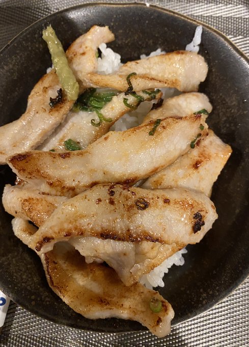 この頭悪そうなご飯絶対美味い 