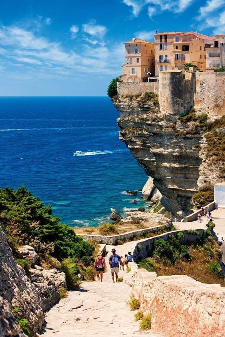 ByJenaate's tweet photo. Falaise de Bonifacio, Corse. https://t.co/dJ0Pf29Ucn