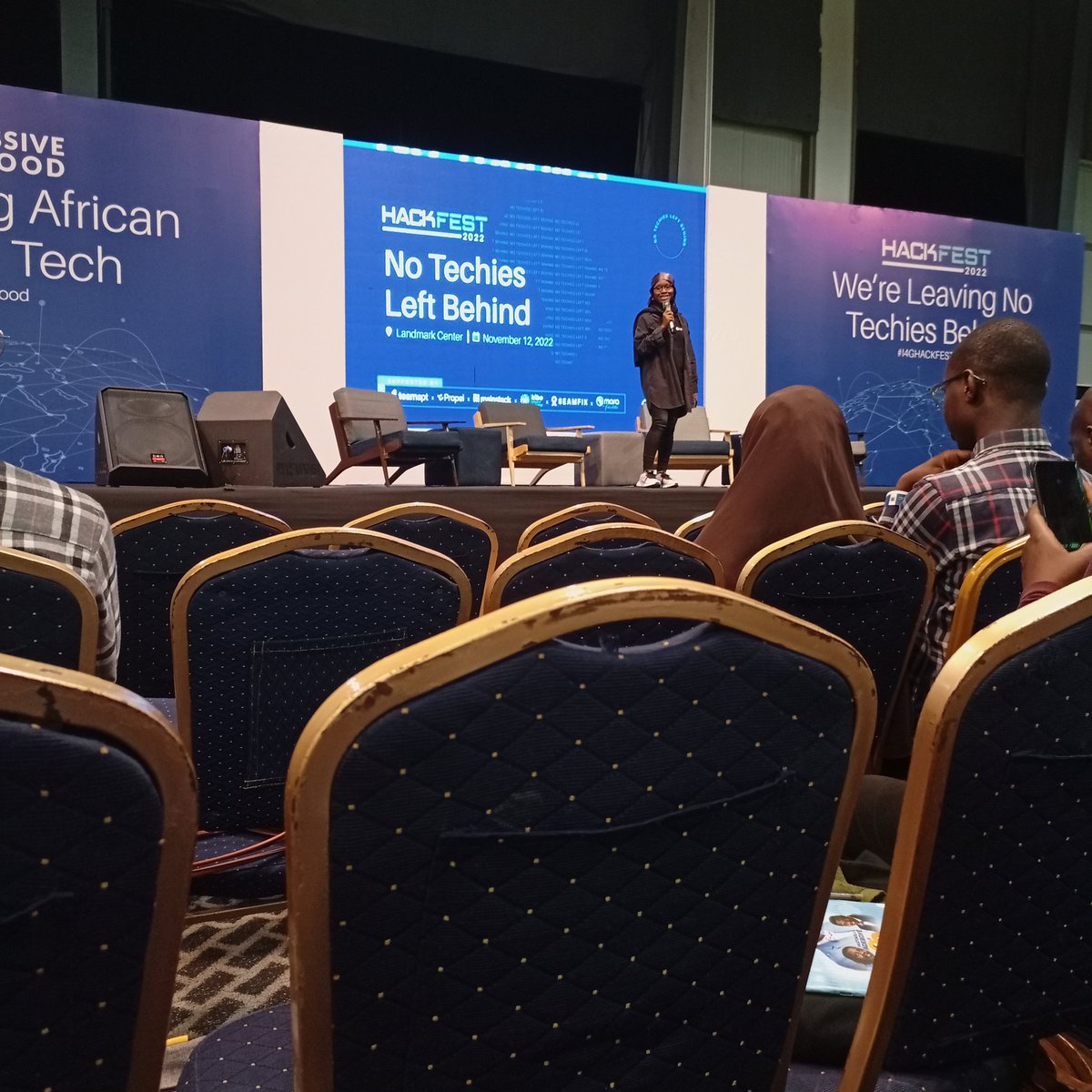 Demicoder's tweet image. We are outside💃
Live at my first physical Tech Event organized by @Ingressive4Good
HACKFEST 2022 : No Techies Left Behind
#I4GHackfest2022
