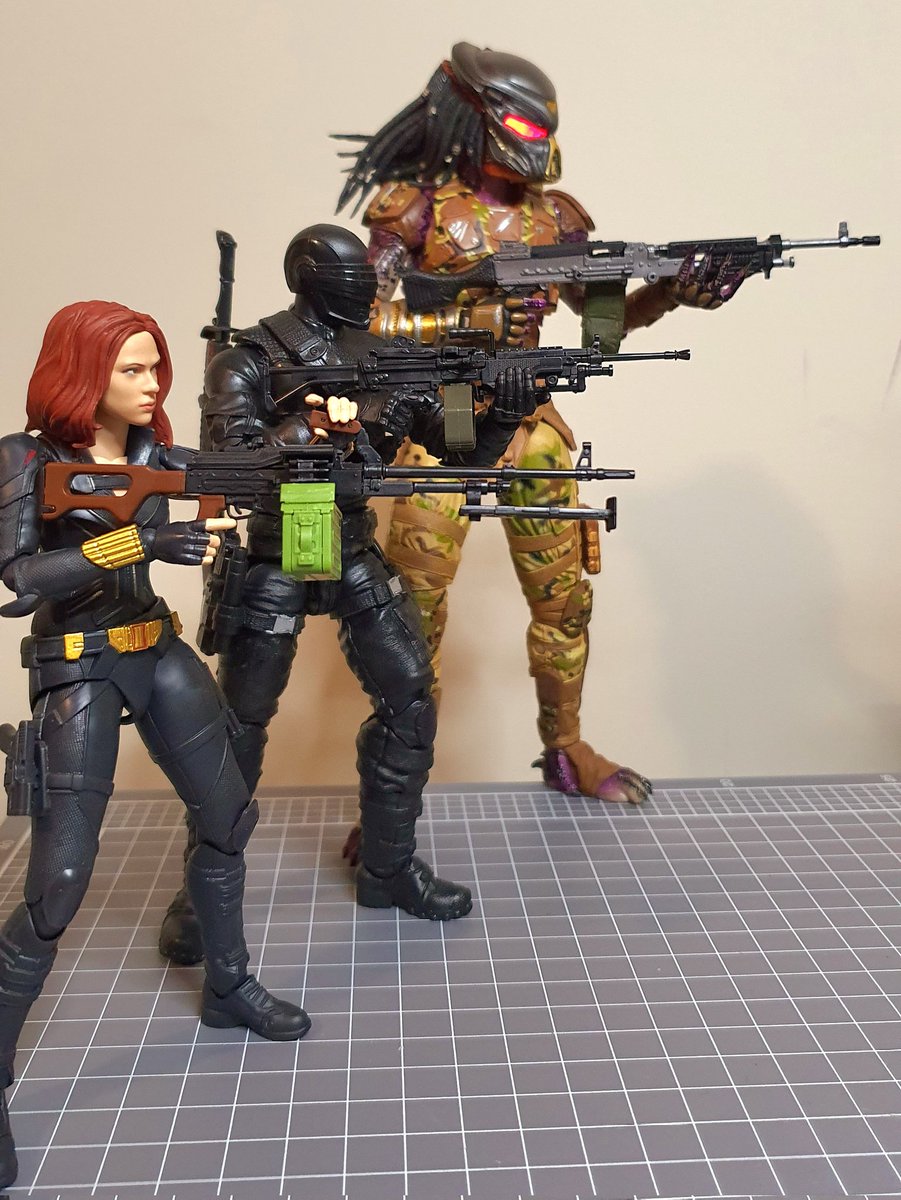 ACR3D3Y3's tweet photo. Neca Predators were meant to be in the 7" class but it also fits well with 6" and 1/12 scale figures. #Valaverse #NecaPredators #MarvelLegends #リトルアーモリー https://t.co/3JPlQQ3p4V