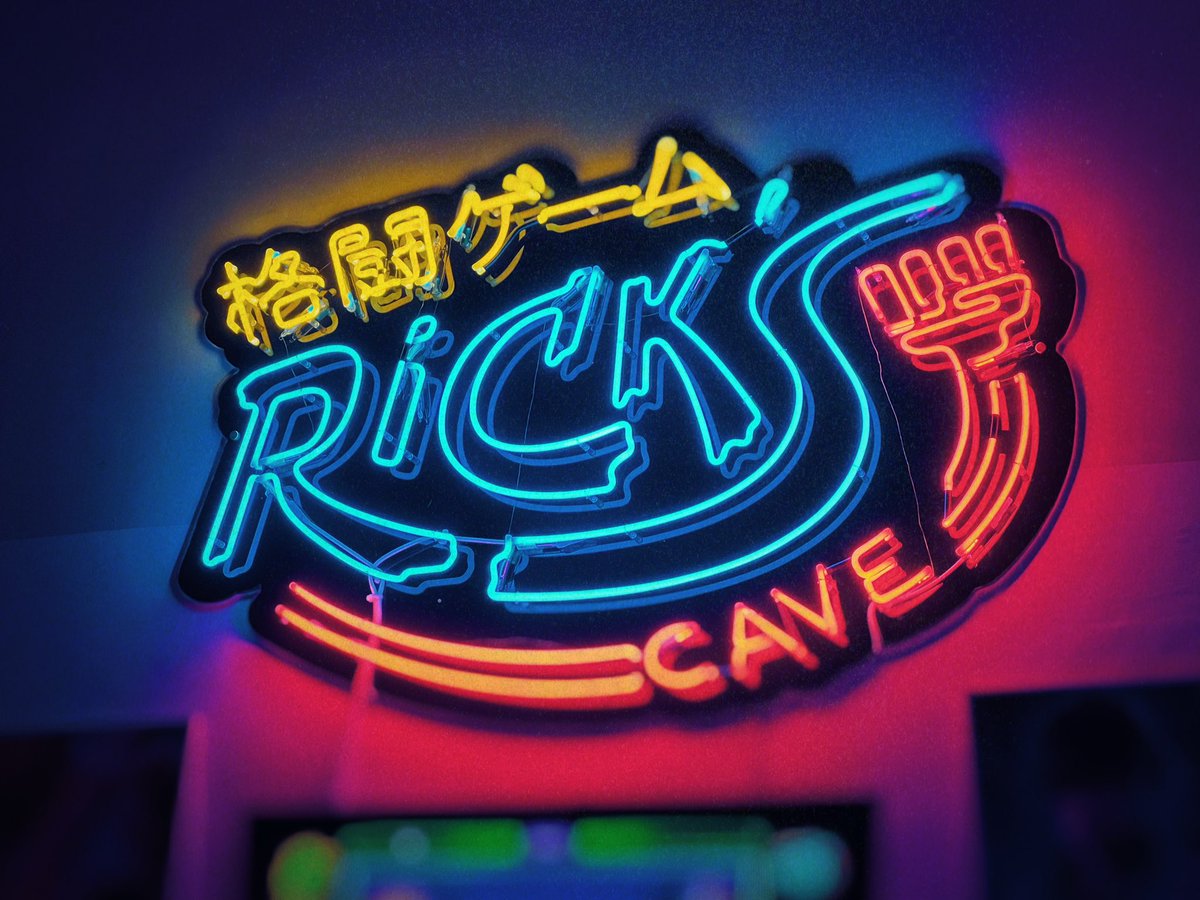 victoralonso_es's tweet photo. We’ve just started playing 2x in #fbt22 and… OMG! So much fun 🤩 Such an awesome place is @RickiTTT ‘s CAVE! #Barcelona #2xbcn @2XBCN https://t.co/0Z0zRcyCup