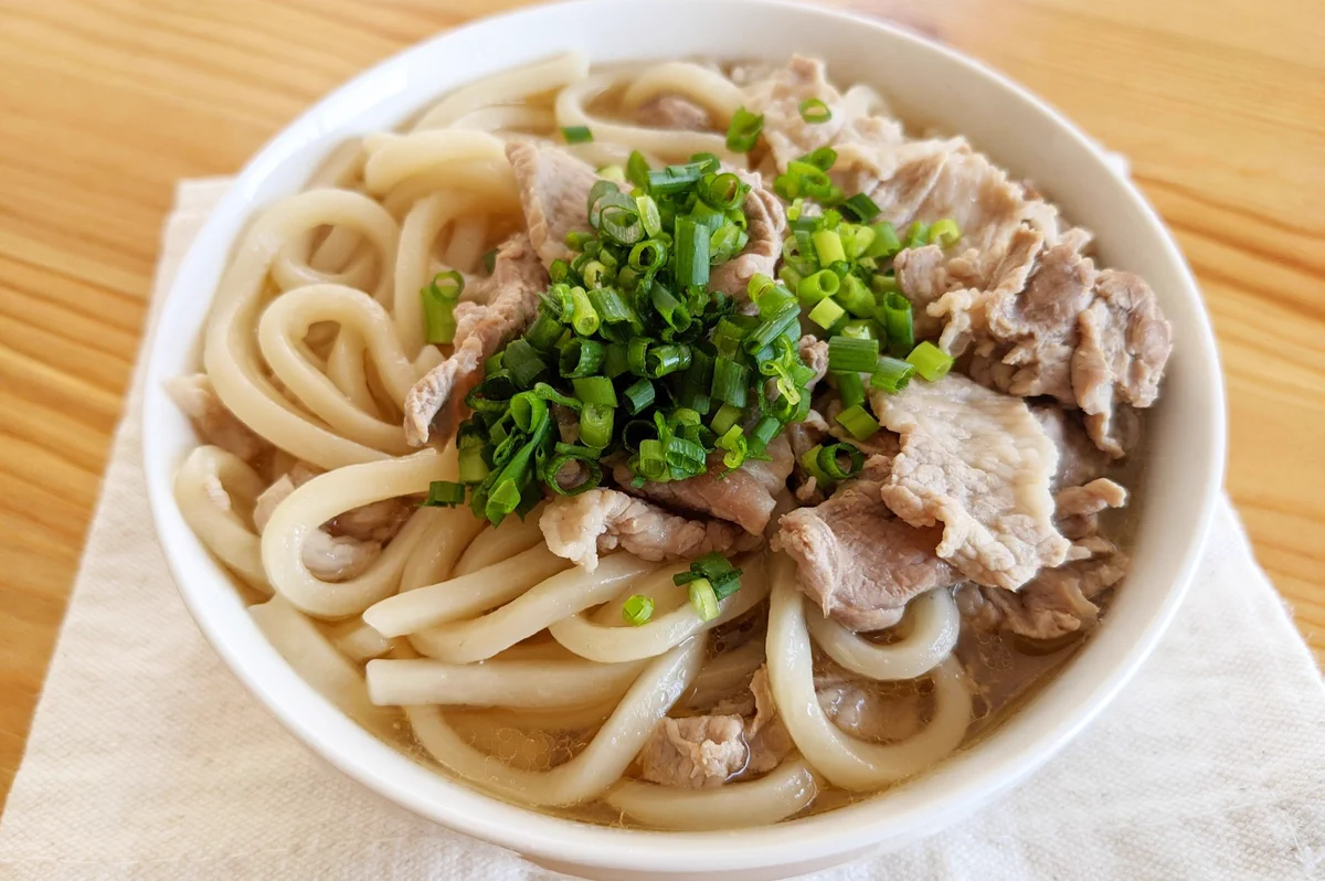 満足感もバッチリ！あっという間に「豚しゃぶうどん」。