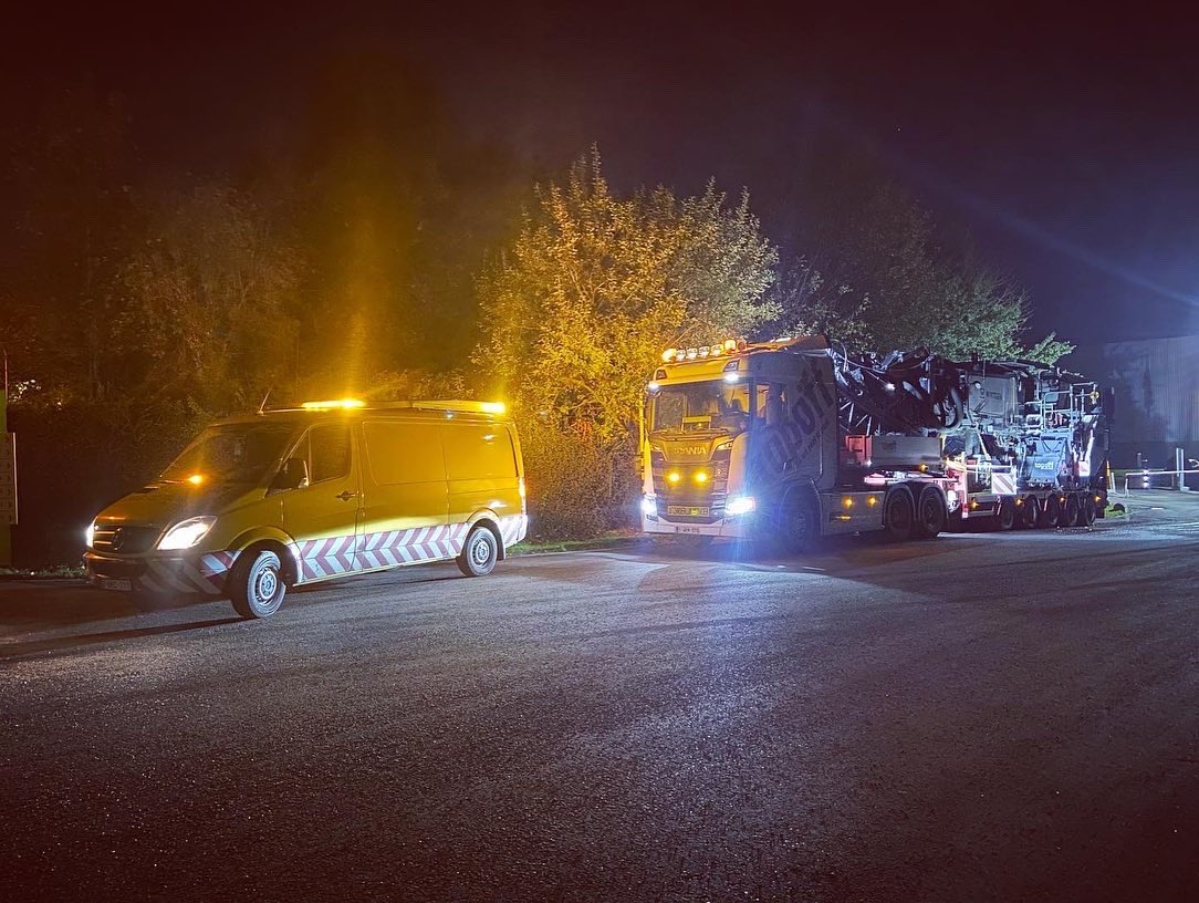 BelgoPilotsBE's tweet photo. Many beautiful assignments the past few weeks. 👌🏻
🇳🇱🇧🇪🇱🇺🇫🇷🇩🇪
#uitzonderlijkvervoer #uitzonderlijktransport #convoiexceptionnel #transportexceptionnel #exceptionaltransport #abnormalload #schwertransport #bredlast #langlast
✉️ pilots@belgopilots.be
🌐 https://t.co/xTDY7FJxjL https://t.co/BZKxxB7AK3