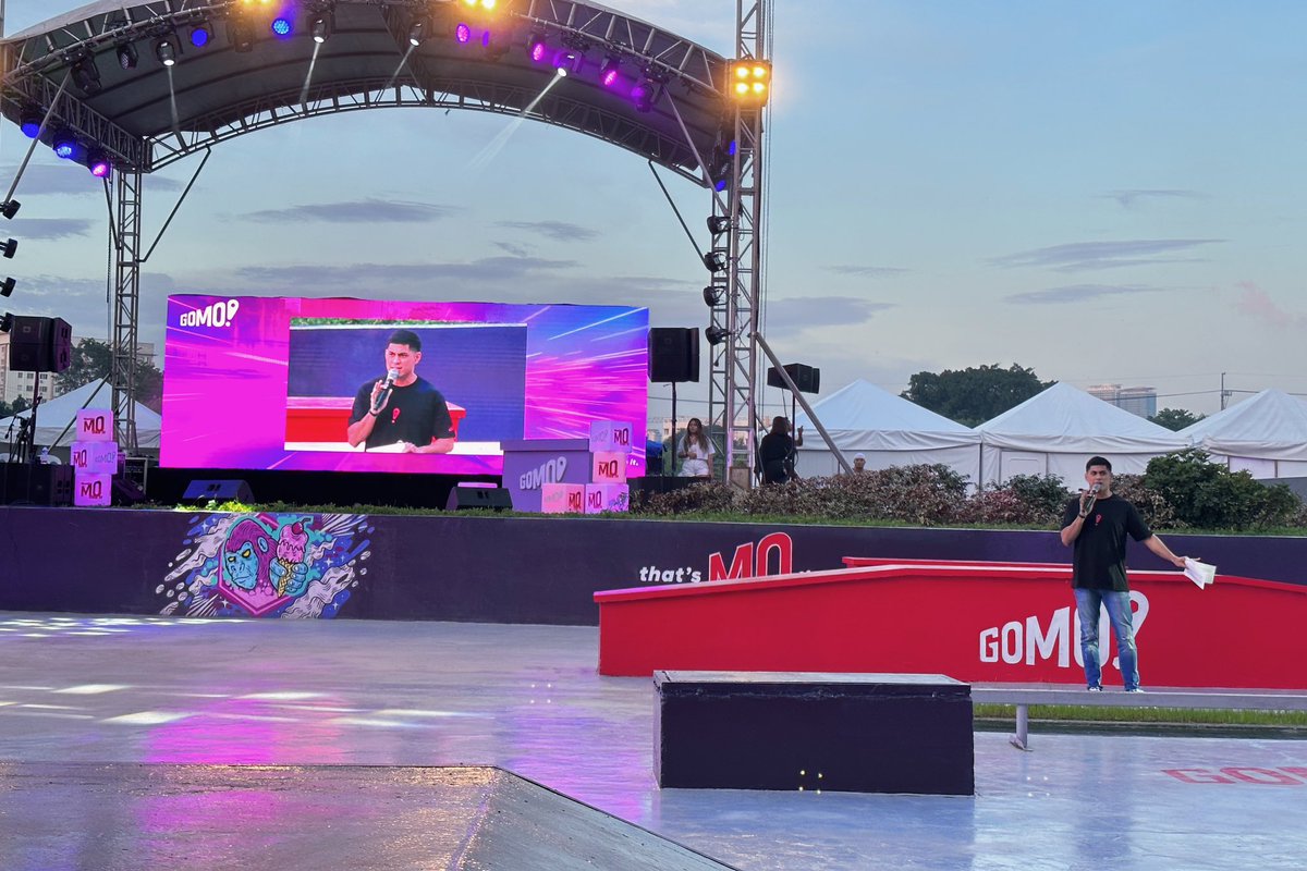 gomo_ph's tweet photo. Totally freaking out over our host, @martindjavier 😍 They be giving us the party vibe and energy for this whole GOMO Skate Park event! Happy anniversary indeed, fam! 🥳 

#ThatsMoLikeIt #PullOutTheStops https://t.co/01BiDaTXPn
