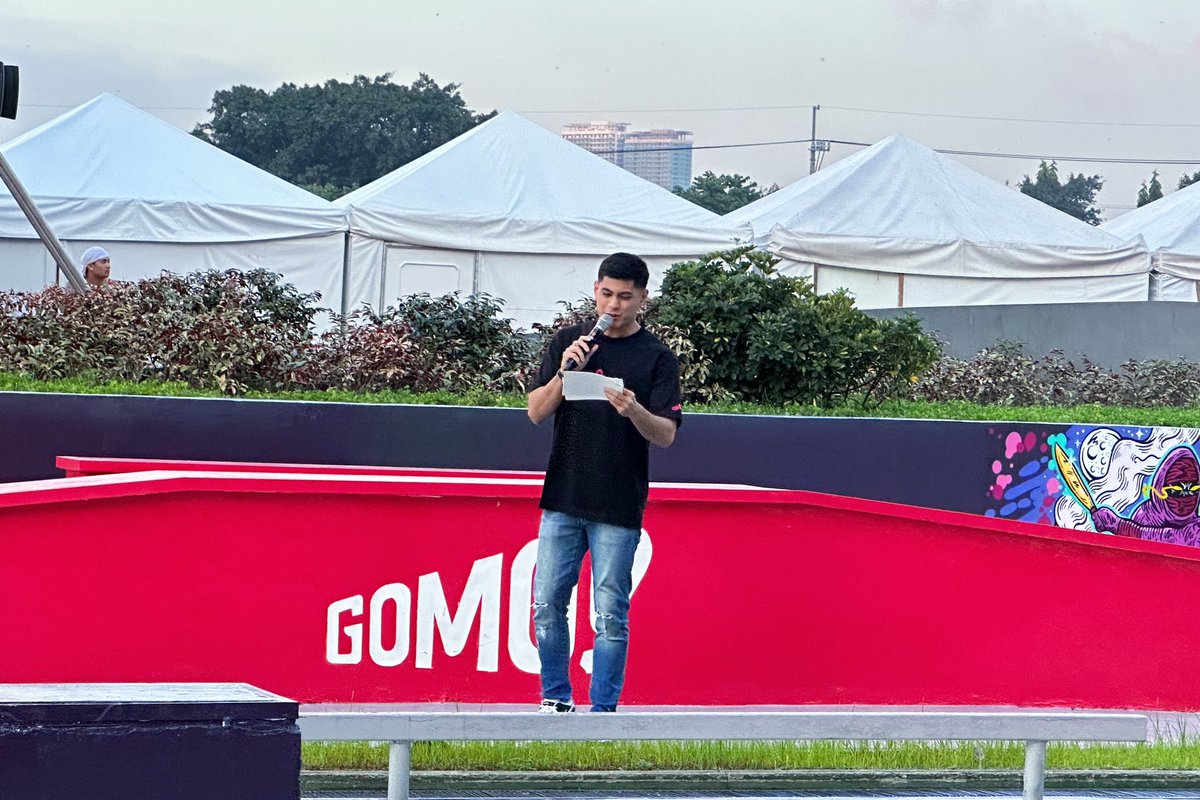 gomo_ph's tweet photo. Totally freaking out over our host, @martindjavier 😍 They be giving us the party vibe and energy for this whole GOMO Skate Park event! Happy anniversary indeed, fam! 🥳 

#ThatsMoLikeIt #PullOutTheStops https://t.co/01BiDaTXPn
