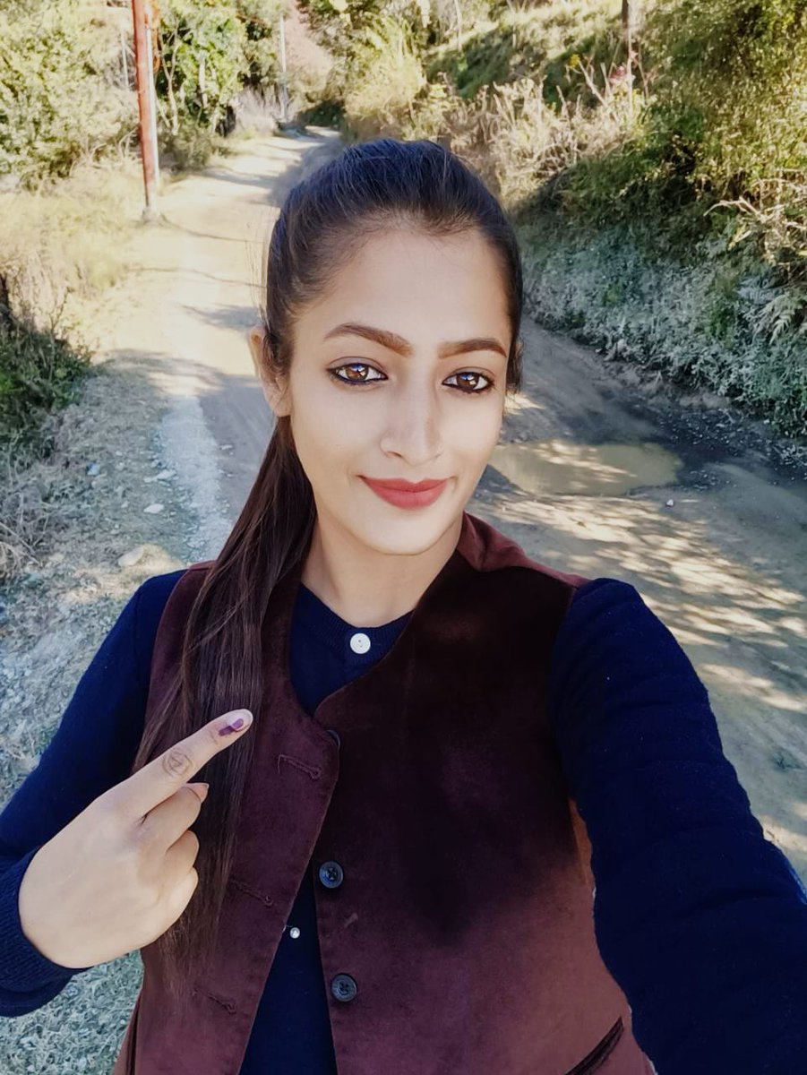 abvphp's tweet image. ABVP CWC Member @KomalVekta and National Social Media Convenor @ashishkksharma have voted. Have you? Go and cast your vote fast.

#HPFirstVotingMust
#VoteKaregaHimachal