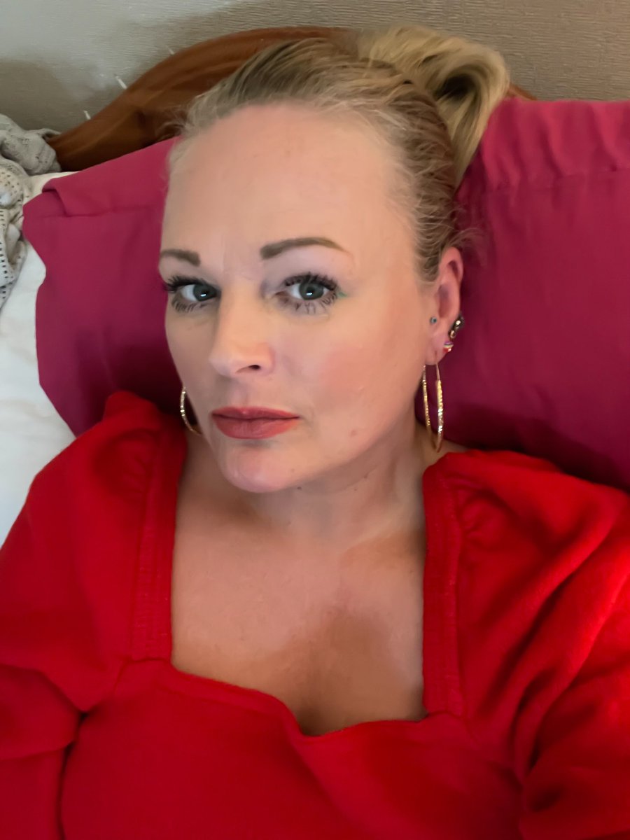 LynzP01's tweet photo. It’s my #birthday today! I’m glad @elonmusk left the balloons for birthdays on our profiles. Have a great weekend everyone. https://t.co/P6yIf2a5HZ