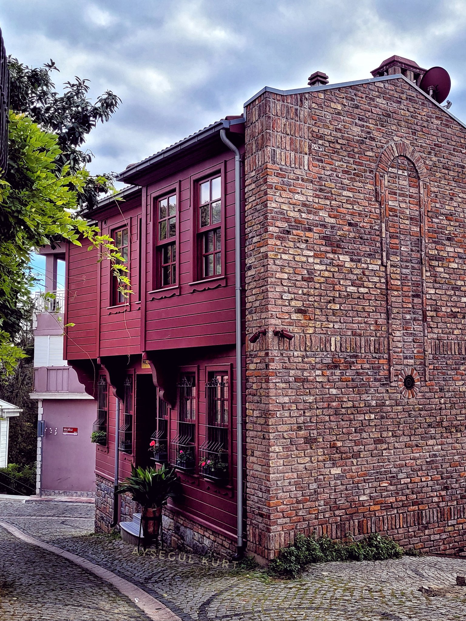 Ayşegül Kurt on Twitter "Anadoluhisari�nda zarif bir yangın duvarı