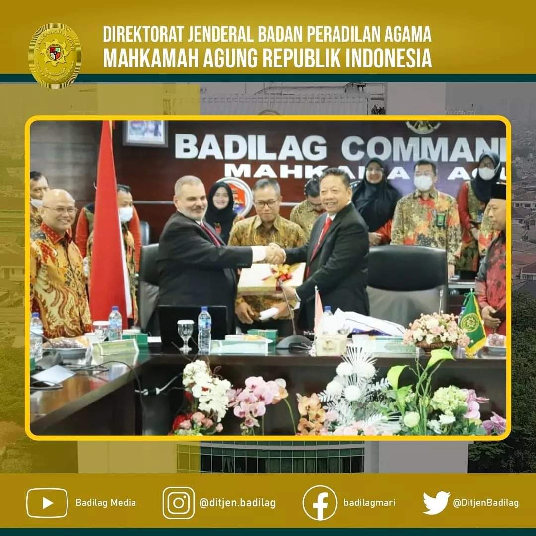 DitjenBadilag's tweet photo. Selain itu dilanjutkan kuliah umum bersama Prof. Dr. Mustofa Dasuki Kesba, Ahli Ekonomi Islam pada Pusat Kajian Ekonomi Islam Shaleh Kamil Universitas al-Azhar Kairo Mesir tentang Kaidah Hukum Wakaf dan Penyelesaiannya serta Studi Komparatif Wakaf yang Diterapkan di Timur Tengah. https://t.co/zErnzF6TE8