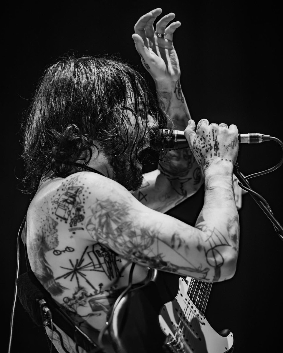 BiffyClyro's tweet photo. Incredible show last night in Birmingham 🙌🏻🔥 who was there? On to a sold out @TheO2 London tonight, can’t wait to see you all 🤘🏼

📸: @gbollardphoto https://t.co/3CR6e4FyHc