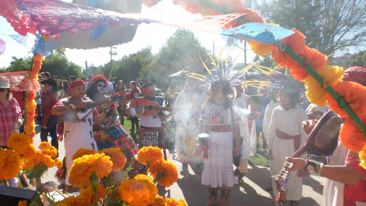 fallbrooklodge's tweet photo. Fallbrook Masonic Cemetery again was the host of the annual Dia de los Muertos celebration. 
#Northcounty #MasonsofCA #LowriderCars #diademuertos2022 #DiaDelosMuertos https://t.co/Fm3geO6COl
