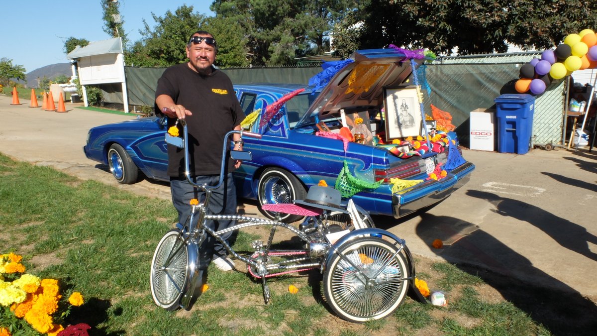 fallbrooklodge's tweet photo. Fallbrook Masonic Cemetery again was the host of the annual Dia de los Muertos celebration. 
#Northcounty #MasonsofCA #LowriderCars #diademuertos2022 #DiaDelosMuertos https://t.co/Fm3geO6COl