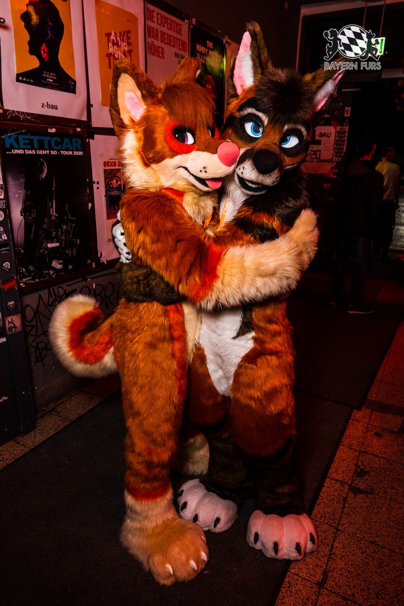BayernFurs's tweet photo. Zusammen ist alles (meist) besser.
Darum schnappt euch eure Liebsten und nehmt sie in den Arm. :D
#BFD10 #FursuitFriday
🦊 @Inarifox_AUT
🐺 @ArkonInu
📸 @RyiusDragon
Ihr wollt uns unterstützen? Super! Dann hier entlang, unter
https://t.co/ltl3l0my30 https://t.co/Z9eCLFly8H