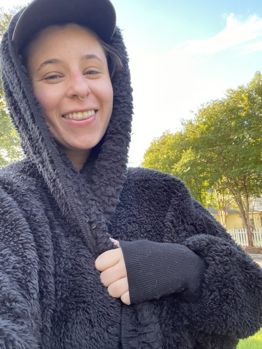 It&rsquo;s really cold in austin this morning so Im SNUG on my morning walk! https://t.co/aZt6FfBINa